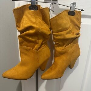 NWOT Must have boots trending style!!